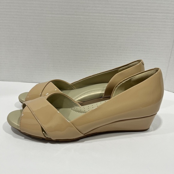 Easy Spirit Bernie‎ Dress Wedge. Size: 8W. Color: Tan - Picture 5 of 9